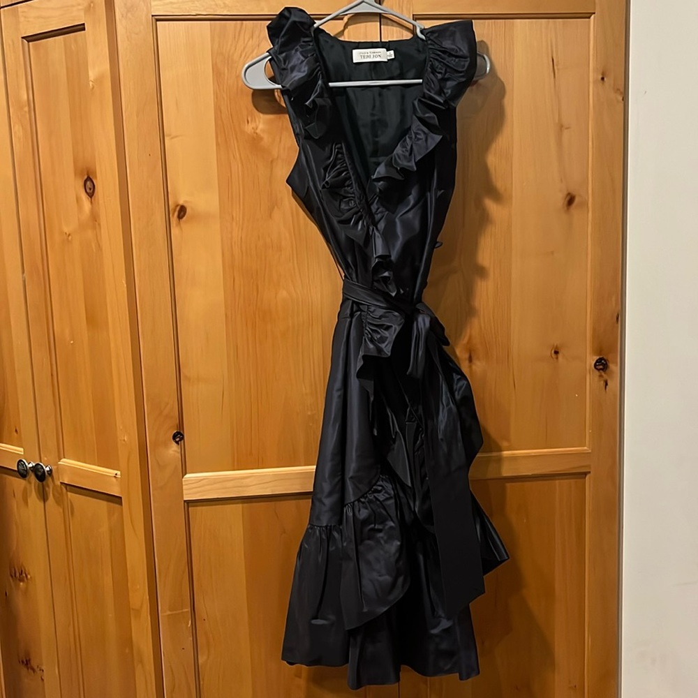 Black Teri John sleeveless dress size 8, 100% silk